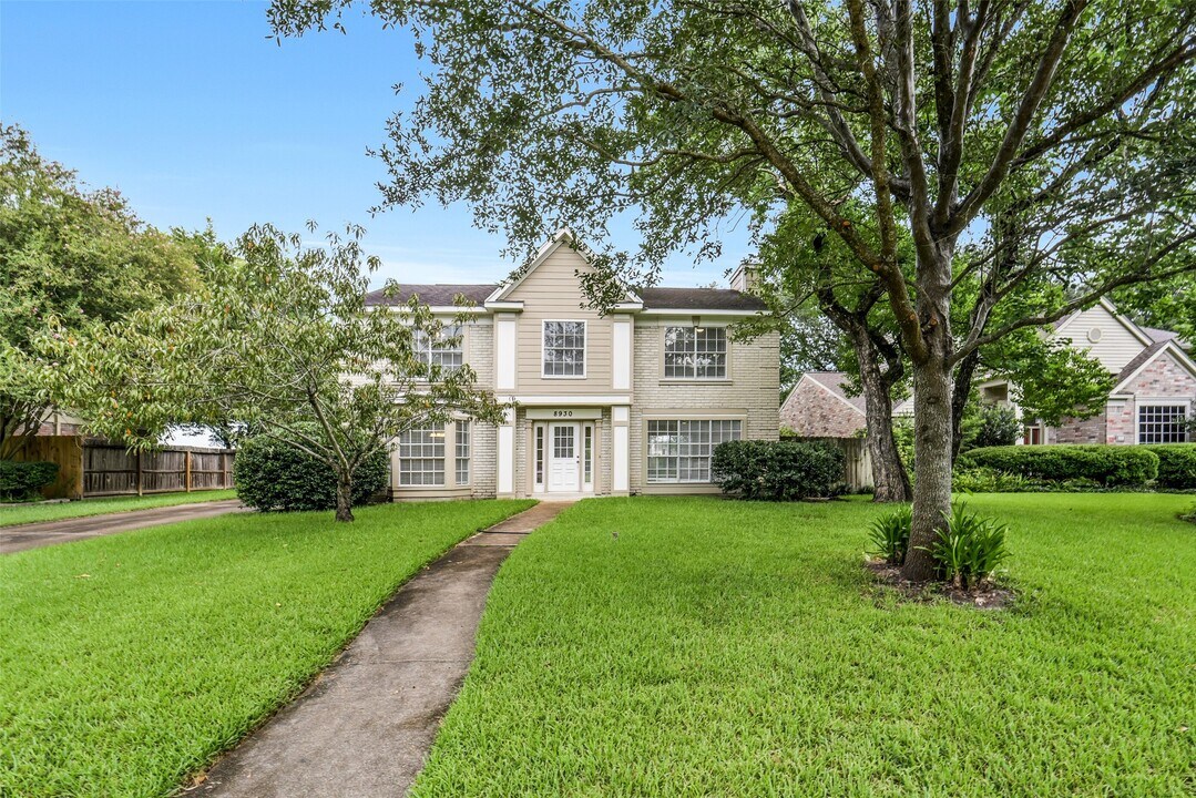 8930 Crazy Horse Trail in Houston, TX - Building Photo