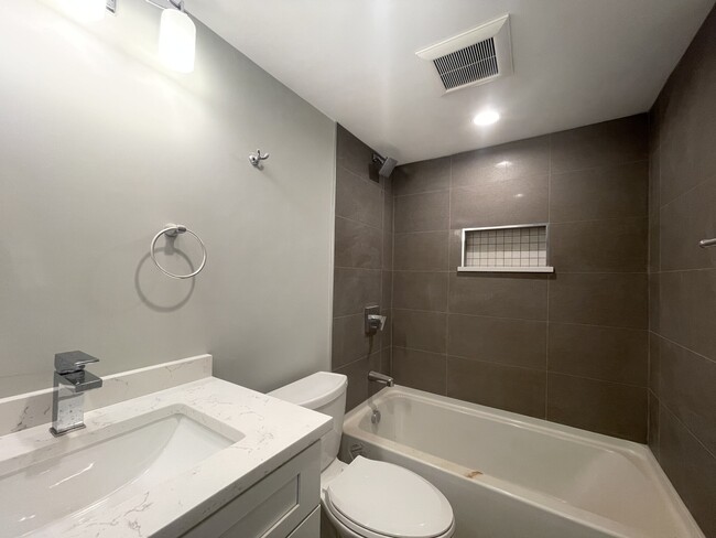 199 Boylston St, Unit 1 in Brookline, MA - Building Photo - Building Photo
