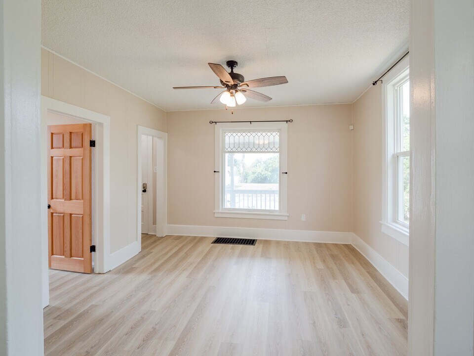1638 B Ave NE in Cedar Rapids, IA - Building Photo