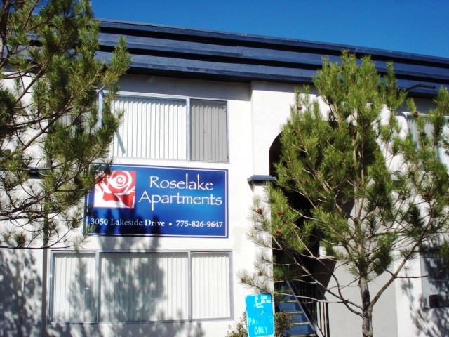 Roselake Apartments in Reno, NV - Foto de edificio