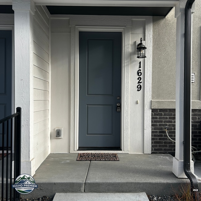 property at 1629 N Mumbarto Ln