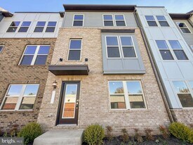 2176 Glacier Rd in Herndon, VA - Building Photo