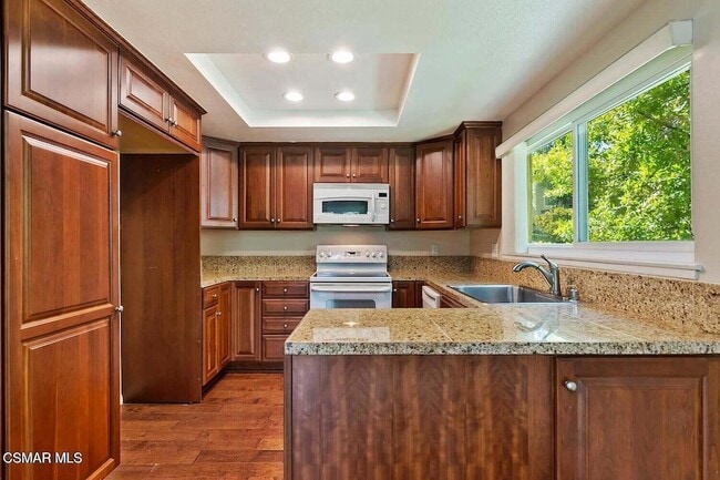 12 Sparrowhawk Ln in Oak Park, CA - Building Photo - Building Photo