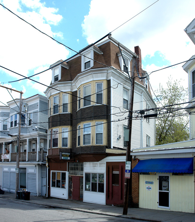 60 Blackstone St in Woonsocket, RI - Foto de edificio - Building Photo