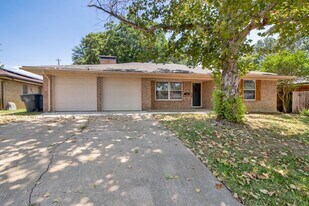 2325 Diana Dr in Sherman, TX - Building Photo