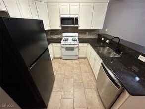 2105 Sleepy Ct in Las Vegas, NV - Building Photo - Building Photo