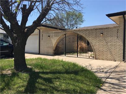 2217 S White Oak Dr in Wichita, KS - Building Photo