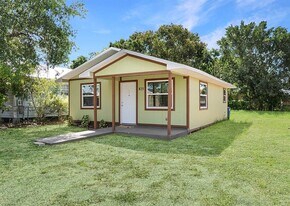 825 Booker Ave in Sebring, FL - Building Photo