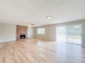 1529 E 19th St in Santa Ana, CA - Foto de edificio - Building Photo