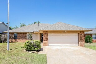 10117 S Land Ave in Oklahoma City, OK - Building Photo