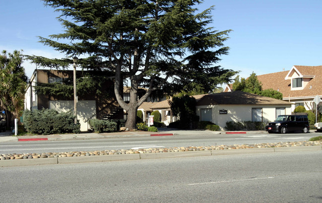 Ralston Apartments in Belmont, CA - Foto de edificio - Building Photo