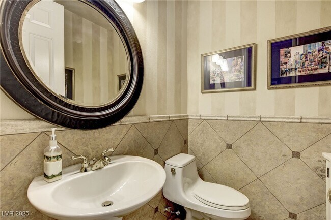 204 Valiente St in Las Vegas, NV - Building Photo - Building Photo