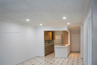 110 Royal Palm Rd in Hialeah Gardens, FL - Building Photo - Building Photo