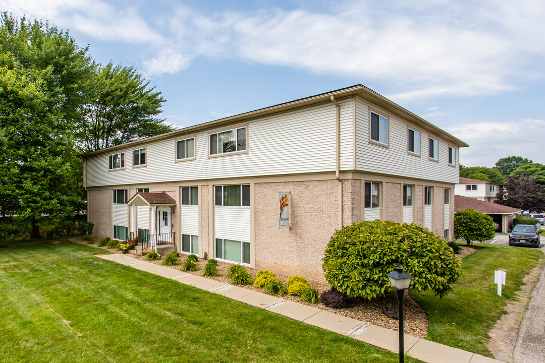 Cambridge Square Apartments in Youngstown, OH - Building Photo