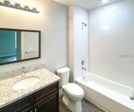 1030 NW 57th Ct in Ocala, FL - Foto de edificio - Building Photo