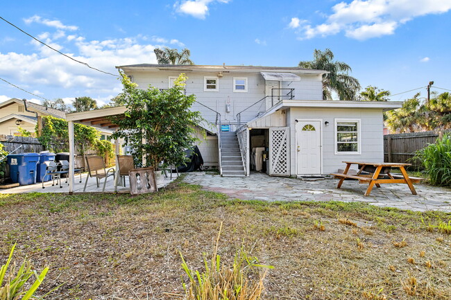 1110 8th St N, Unit 3 - Top Floor Lookout in St. Petersburg, FL - Building Photo - Building Photo