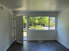 192 S Church St in Phoenix, OR - Building Photo - Building Photo