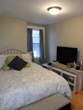 10 Derne St, Unit 5 in Boston, MA - Foto de edificio - Building Photo