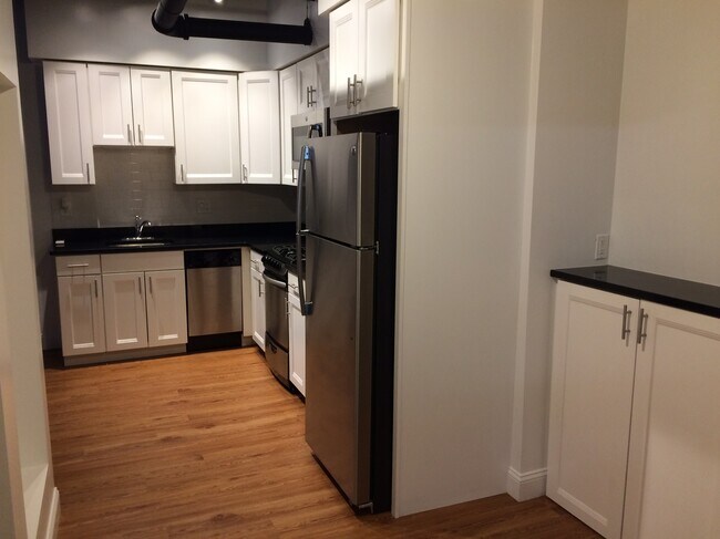 149 Park Dr, Unit B2 in Boston, MA - Building Photo - Building Photo