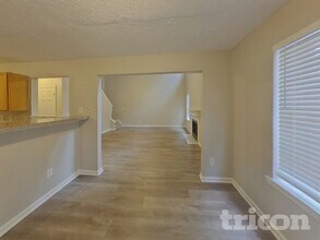 4122 Ravenwood Ct in Union City, GA - Building Photo - Building Photo