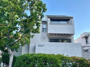 8444 Via Sonoma, Unit #85 in La Jolla, CA - Building Photo - Building Photo