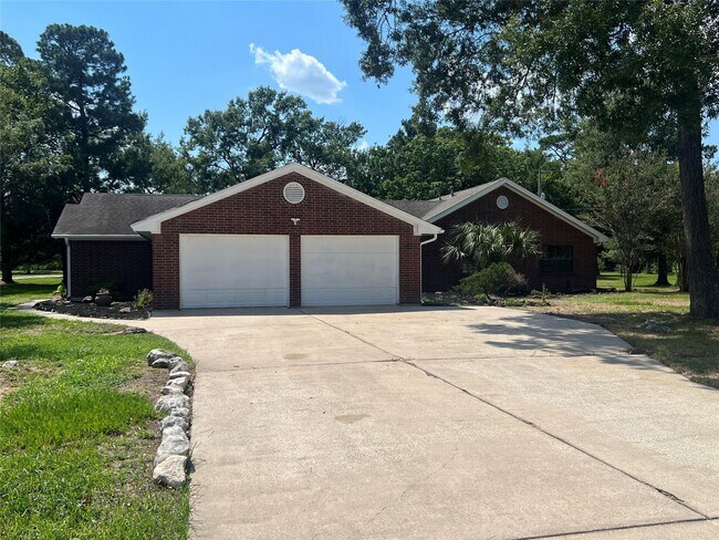 10 Autumn Oaks Dr in Baytown, TX - Building Photo - Building Photo