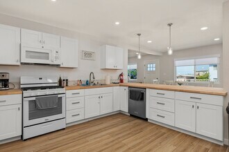 1421 Dubuque St, Unit House in Oceanside, CA - Foto de edificio - Building Photo