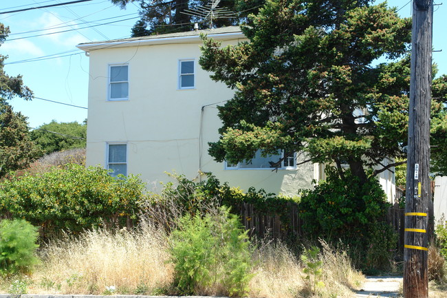 6506 Eureka Ave in El Cerrito, CA - Foto de edificio - Building Photo