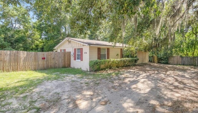 5758 Newberg Ln