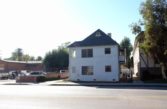 14716-14720 Victory Blvd in Van Nuys, CA - Building Photo - Building Photo