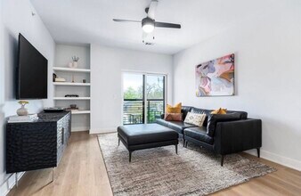 3101 Govalle Ave in Austin, TX - Foto de edificio - Building Photo