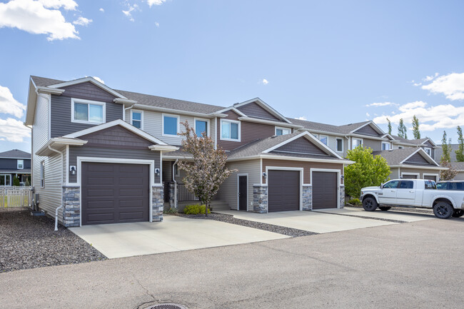 Verento Towns in Red Deer, AB - Building Photo - Building Photo