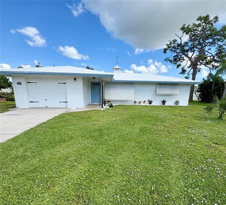 1785 Mel-o-de Ln in Englewood, FL - Building Photo
