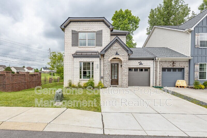 101 Bellagio Villas Dr in Spring Hill, TN - Building Photo