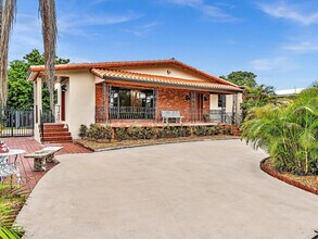 8020 SW 19th St in Miami, FL - Building Photo - Building Photo