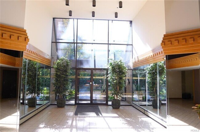 508 Central Park Ave in Scarsdale, NY - Building Photo - Building Photo
