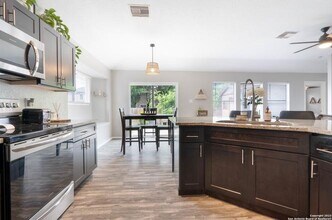6706 Tezel Oaks in San Antonio, TX - Foto de edificio - Building Photo