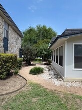 Wilshire Woods in San Antonio, TX - Foto de edificio - Building Photo