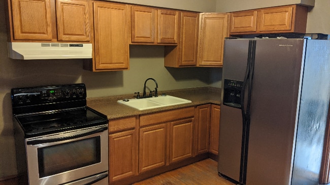 127 1/2-38-32 E Main St