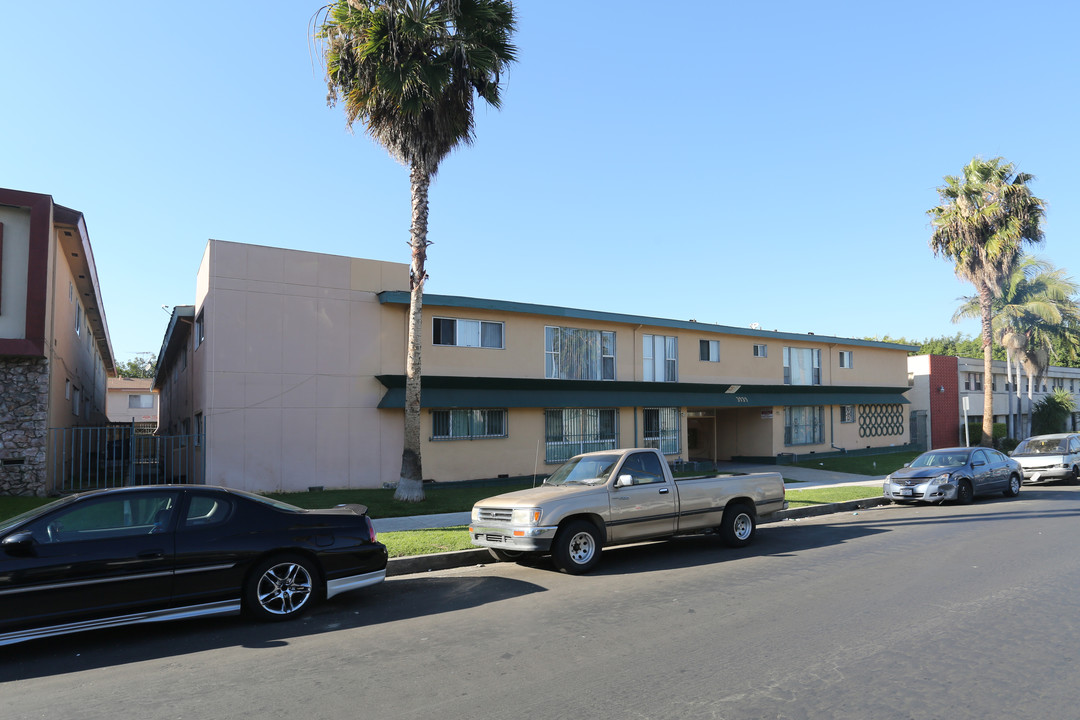 3939 Stevely Ave in Los Angeles, CA - Building Photo