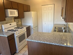 652 Mallard Ct in Bartlett, IL - Building Photo - Building Photo