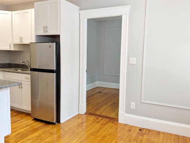 41 Ivaloo St, Unit 1 in Somerville, MA - Building Photo - Building Photo