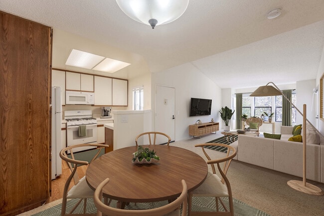 Cypress Point in Ventura, CA - Building Photo - Building Photo