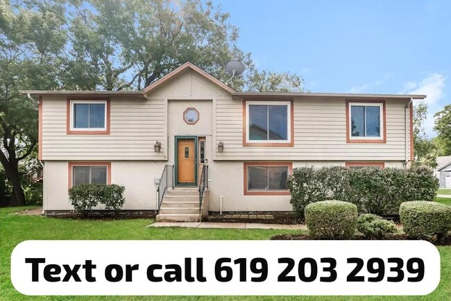 905 Grand Blvd in Wauconda, IL - Building Photo - Building Photo