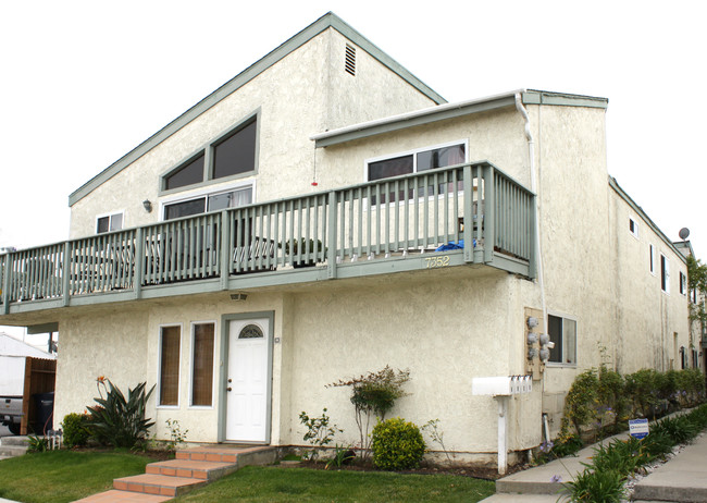 7352 Garfield Ave in Huntington Beach, CA - Foto de edificio - Building Photo