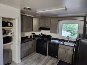 817 Huntington Rd, Unit Rockcreek Neighborhood in Louisville, KY - Building Photo - Building Photo