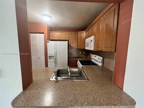6515 W 27th Ct in Hialeah, FL - Building Photo - Building Photo