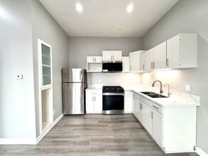 4089 Daves Way in San Diego, CA - Building Photo - Building Photo