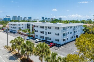 Colonial Manor East Apartments in Fort Lauderdale, FL - Building Photo