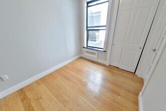 424 E 9th St in New York, NY - Building Photo - Building Photo
